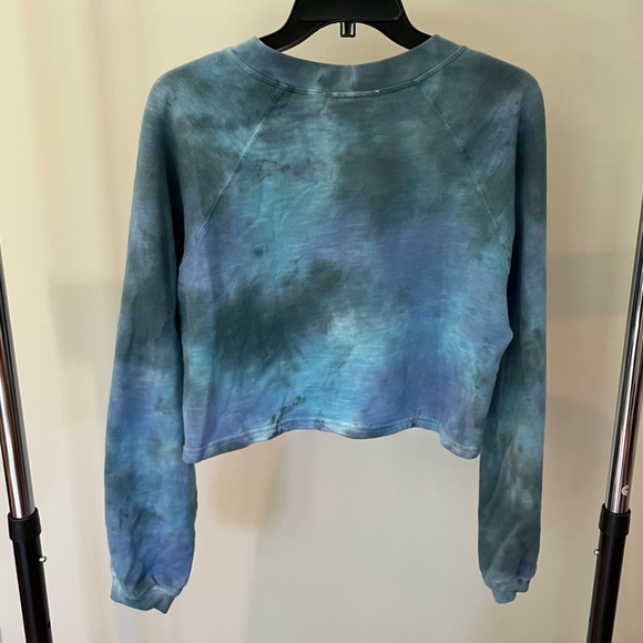 EUC Nux Cropped Blue Tie Dye Lightweight Sweatshirt - Picture 2 of 4